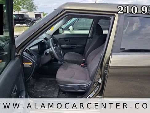 Used 2013 Kia Soul FWD image 28