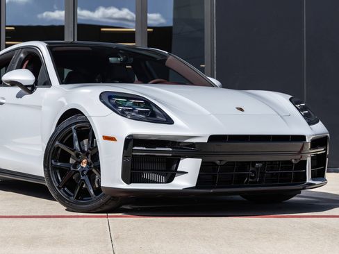 Certified 2026 Porsche Panamera RWD image 9