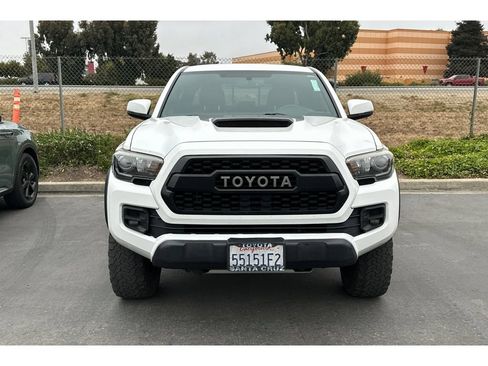 Used 2017 Toyota Tacoma TRD Pro AWD/4WD image 3