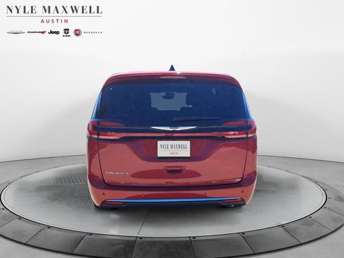 New 2026 Chrysler Pacifica Select image 15