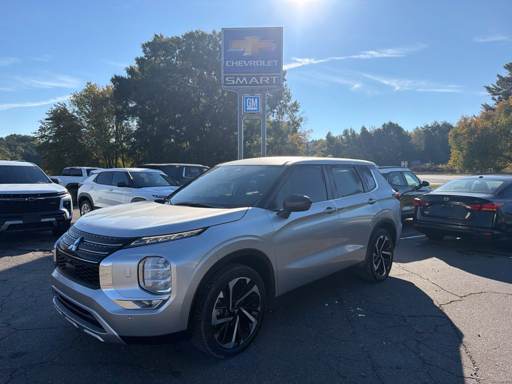 Used 2022 Mitsubishi Outlander SE AWD/4WD image 3