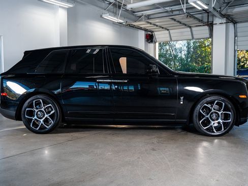 Used 2022 Rolls-Royce Cullinan Black Badge image 5