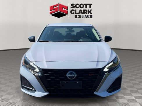 Used 2024 Nissan Altima 2.5 SR FWD image 2