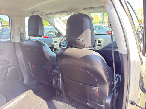 Used 2020 Jeep Compass Trailhawk AWD/4WD image 18