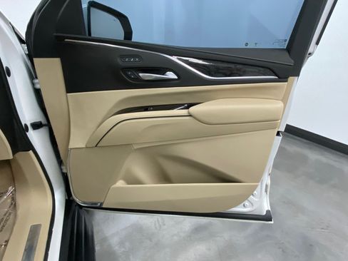 Used 2021 Cadillac Escalade ESV Premium Luxury AWD/4WD image 47