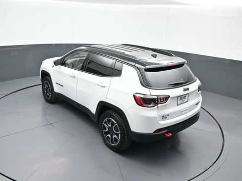 Used 2025 Jeep Compass Trailhawk AWD/4WD image 39