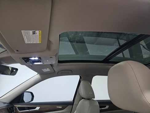 Used 2024 Volkswagen Atlas SE w/ Panoramic Sunroof Package image 8