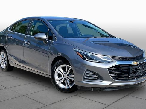 Used 2019 Chevrolet Cruze LT w/ Convenience Package FWD image 3