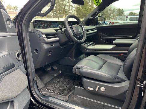 Used 2025 Lincoln Navigator Reserve w/ Jet Appearance Package image 9