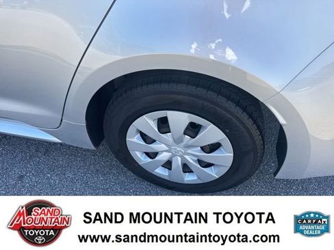 Used 2022 Toyota Corolla L image 11