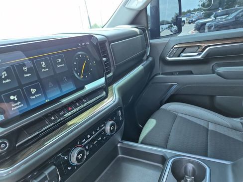 Used 2024 Chevrolet Silverado 2500 LT AWD/4WD image 24