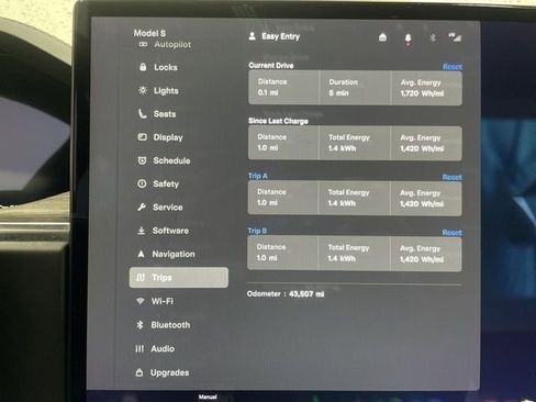 Used 2021 Tesla Model S Plaid image 15