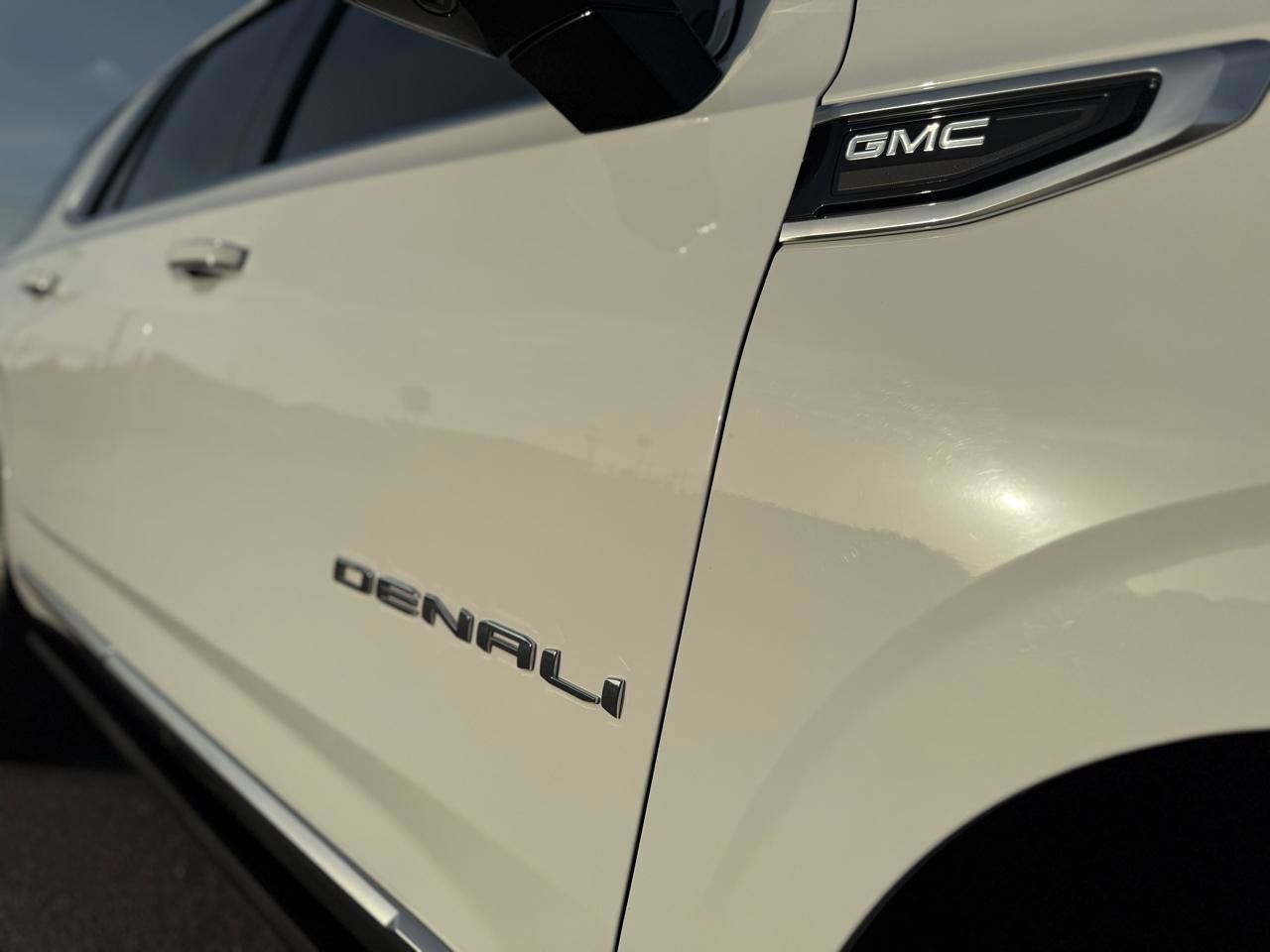 Used 2021 GMC Yukon Denali w/ Denali Premium Package AWD/4WD image 33