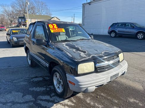 Used 2002 Chevrolet Tracker 2WD w/ Preferred Equipment Group image 4