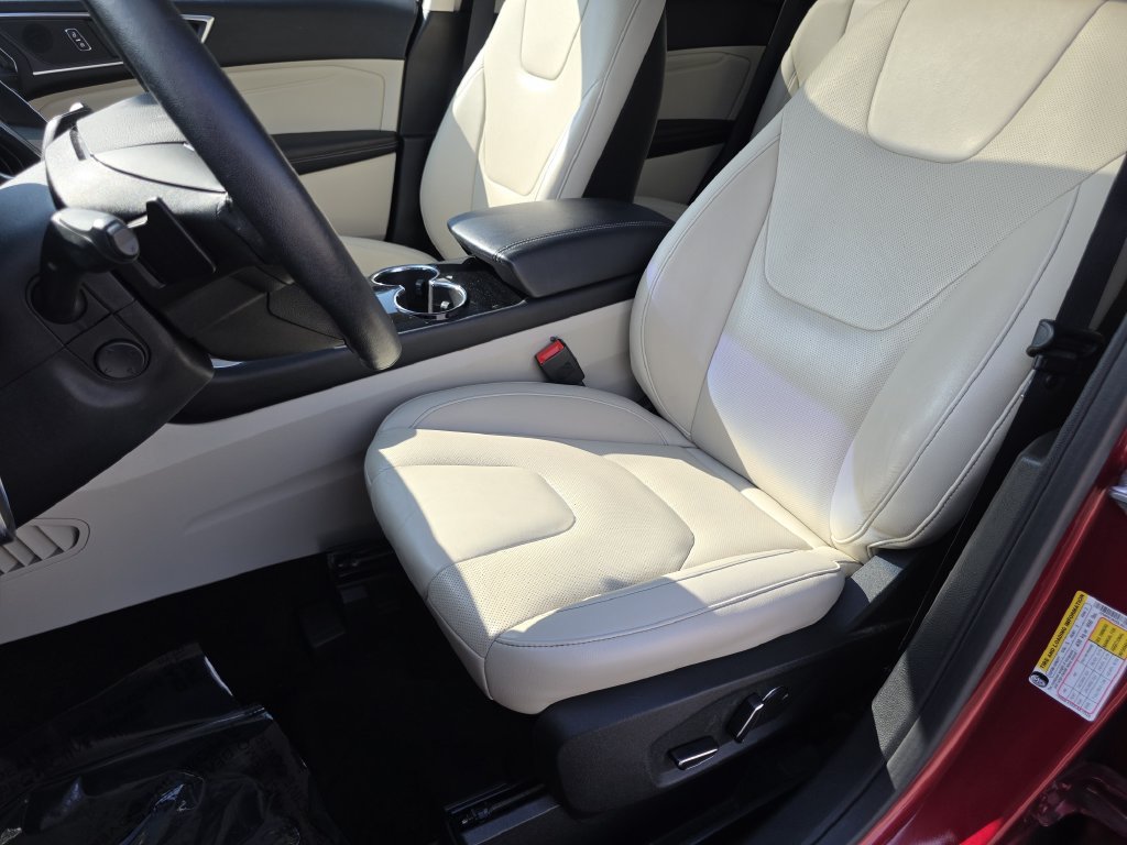 Used 2018 Ford Edge Titanium w/ Equipment Group 302A FWD image 17