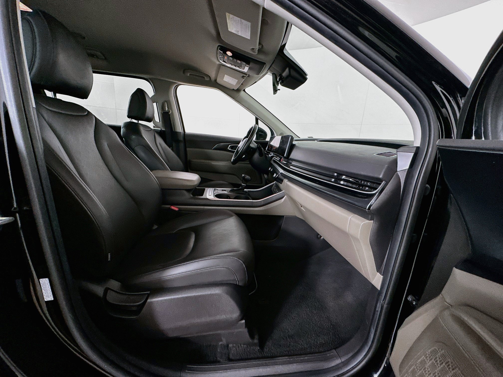 Used 2026 Kia Carnival FWD image 33