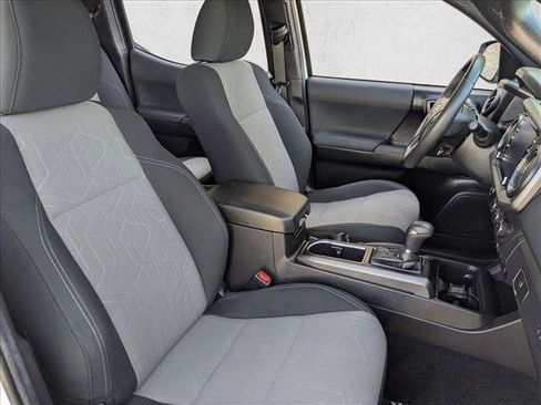 Used 2022 Toyota Tacoma TRD Sport image 19