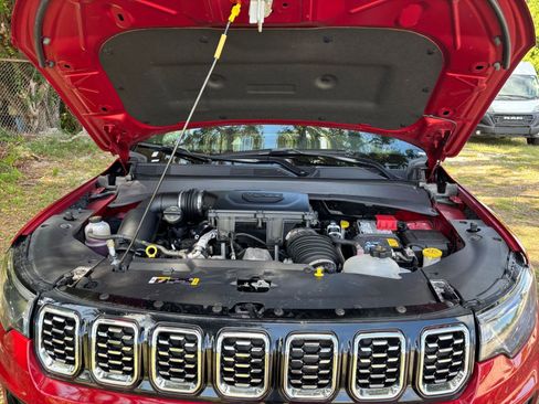 Used 2025 Jeep Compass Limited image 32