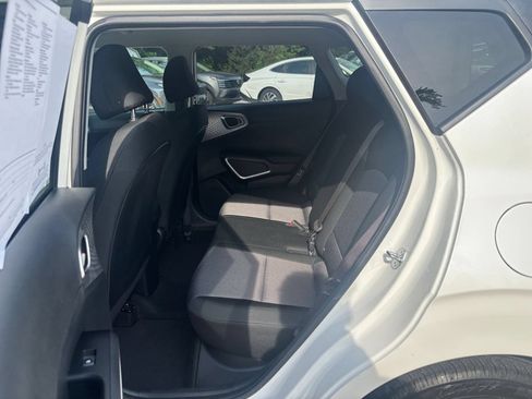 Used 2025 Kia Soul LX w/ LX Technology Package FWD image 23