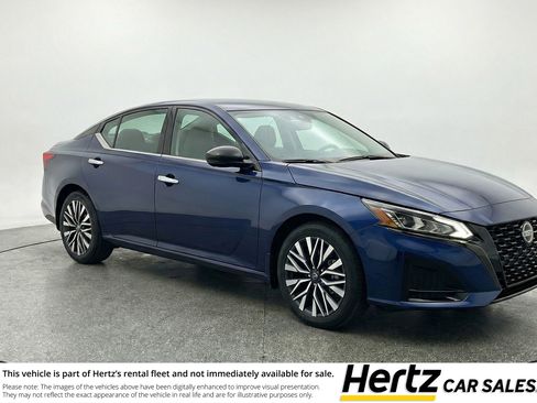 Used 2025 Nissan Altima 2.5 SV image 1
