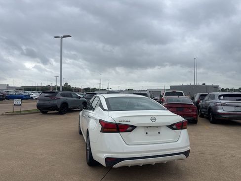 Certified 2025 Nissan Altima 2.5 SV image 17