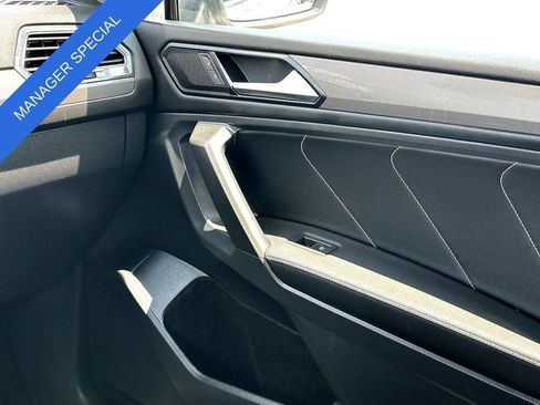 Used 2022 Volkswagen Tiguan SE w/ Panoramic Sunroof Package FWD image 28