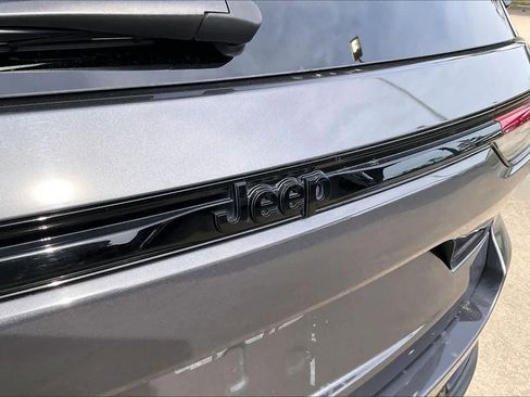 Certified 2024 Jeep Grand Cherokee Altitude image 30