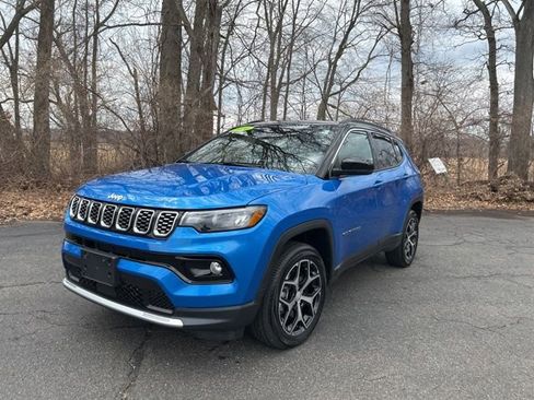 Used 2024 Jeep Compass Limited w/ Sun and Sound Group image 8