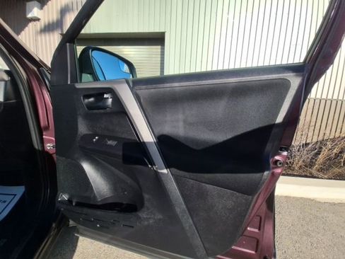 Used 2017 Toyota RAV4 LE image 17