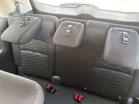 Used 2025 Nissan Pathfinder SV FWD image 10