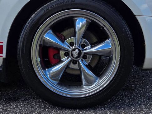 Used 2005 Ford Mustang Premium image 22