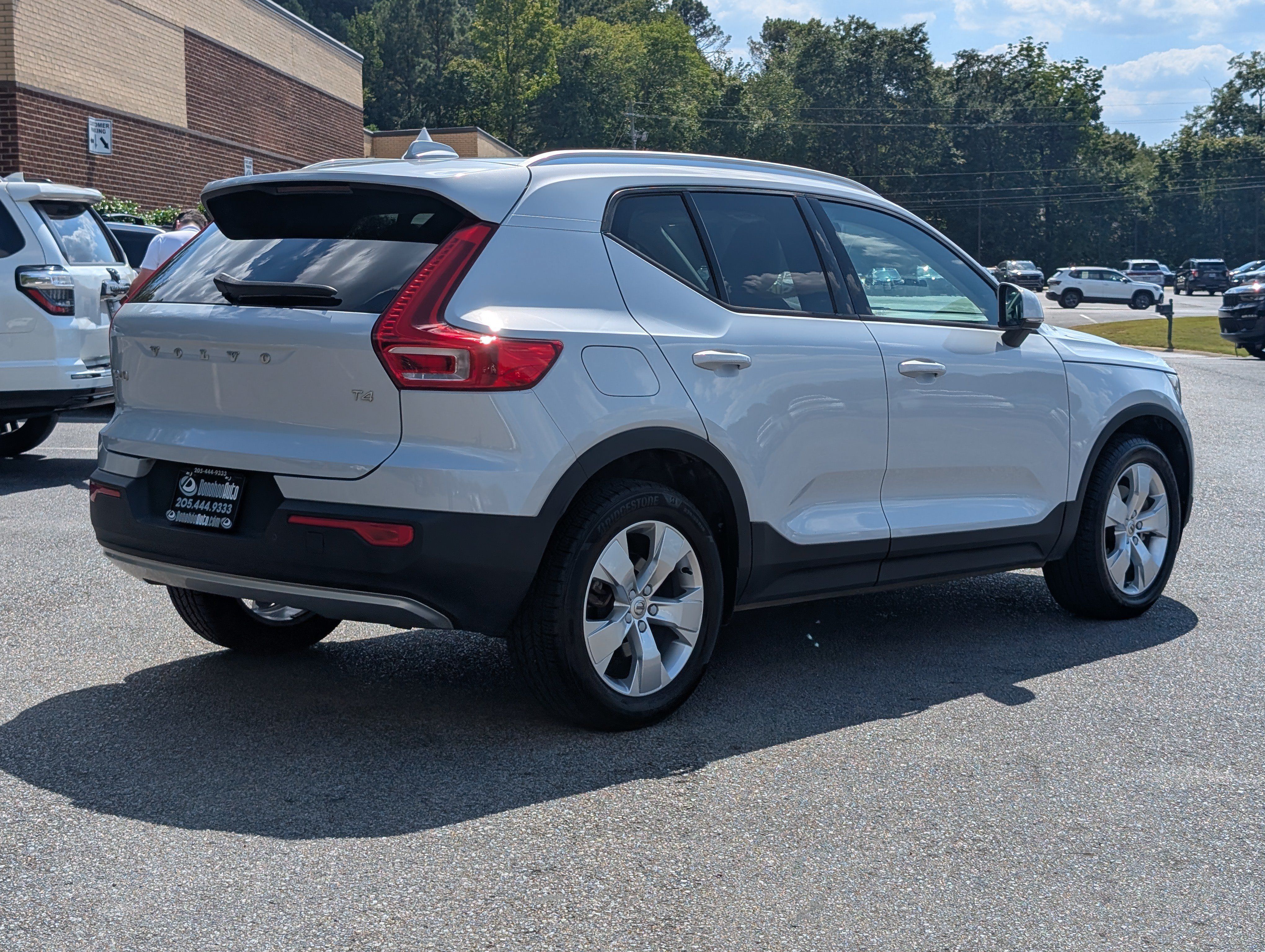 Used 2021 Volvo XC40 T4 Momentum FWD image 9
