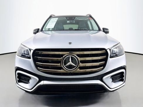 Used 2024 Mercedes-Benz GLS 450 4MATIC image 2