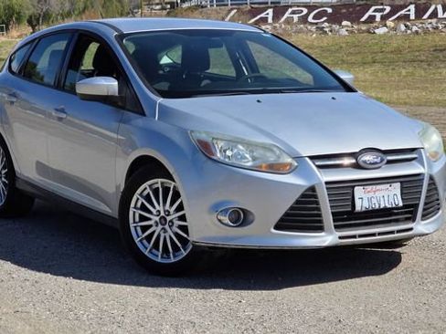 Used 2012 Ford Focus SE image 3