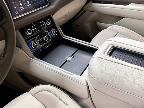 Used 2024 GMC Yukon Denali image 16