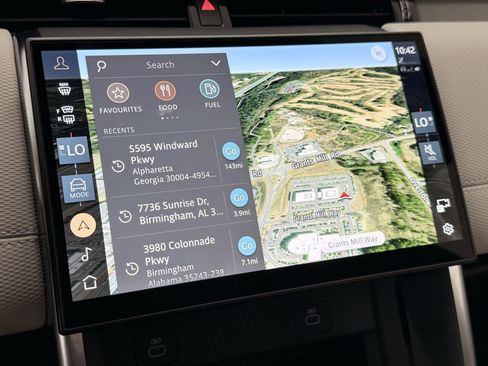 New 2025 Land Rover Discovery Sport Dynamic SE image 25