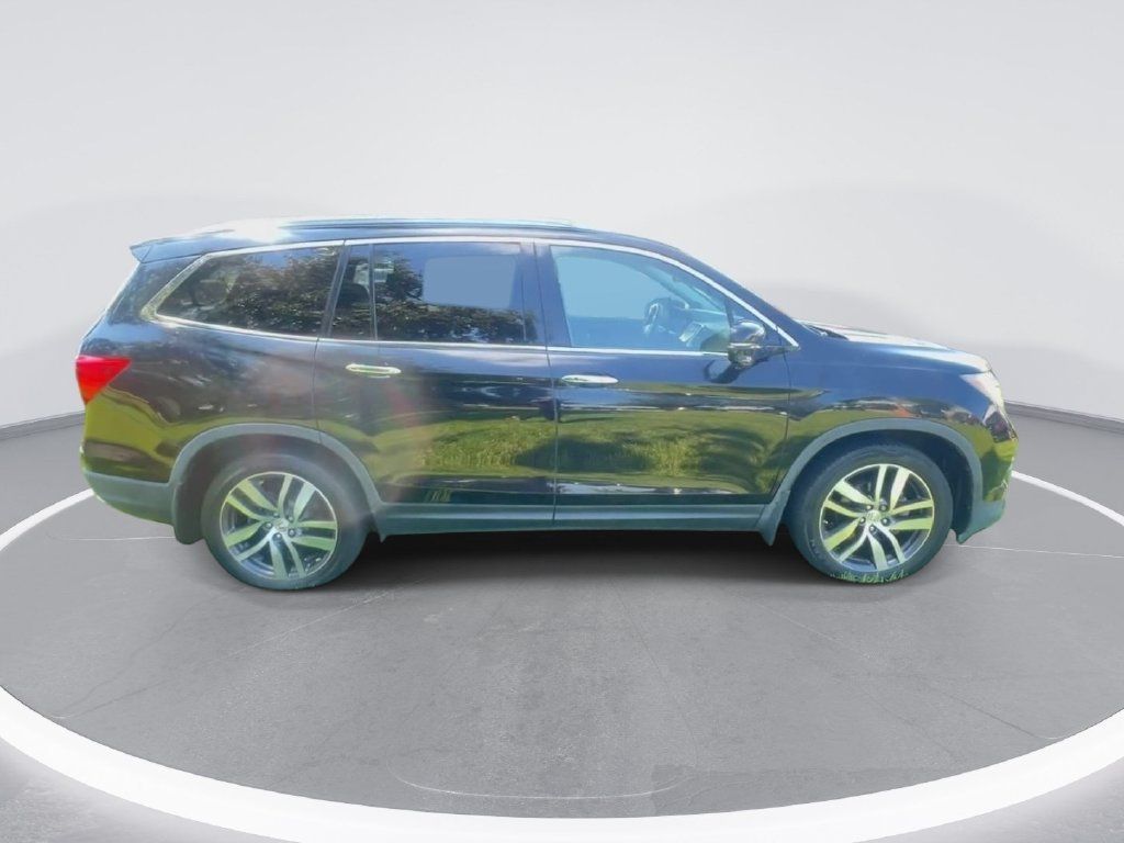 Used 2017 Honda Pilot Touring image 9