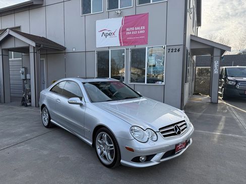 Used 2009 Mercedes-Benz CLK 550 Coupe w/ Premium I Pkg image 1