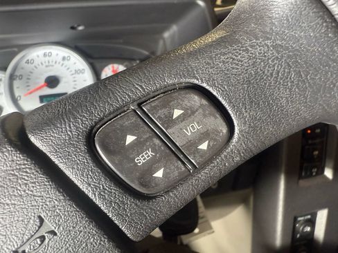 Used 2003 HUMMER H2 w/ Preferred Equipment Group AWD/4WD image 16