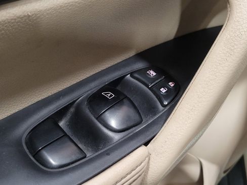 Used 2015 Nissan Rogue SV w/ SV Premium Package AWD/4WD image 27