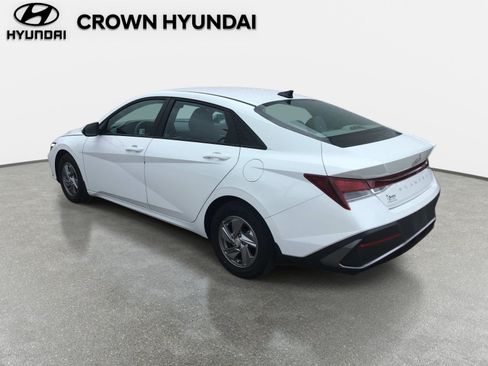 Used 2024 Hyundai Elantra SE FWD image 6