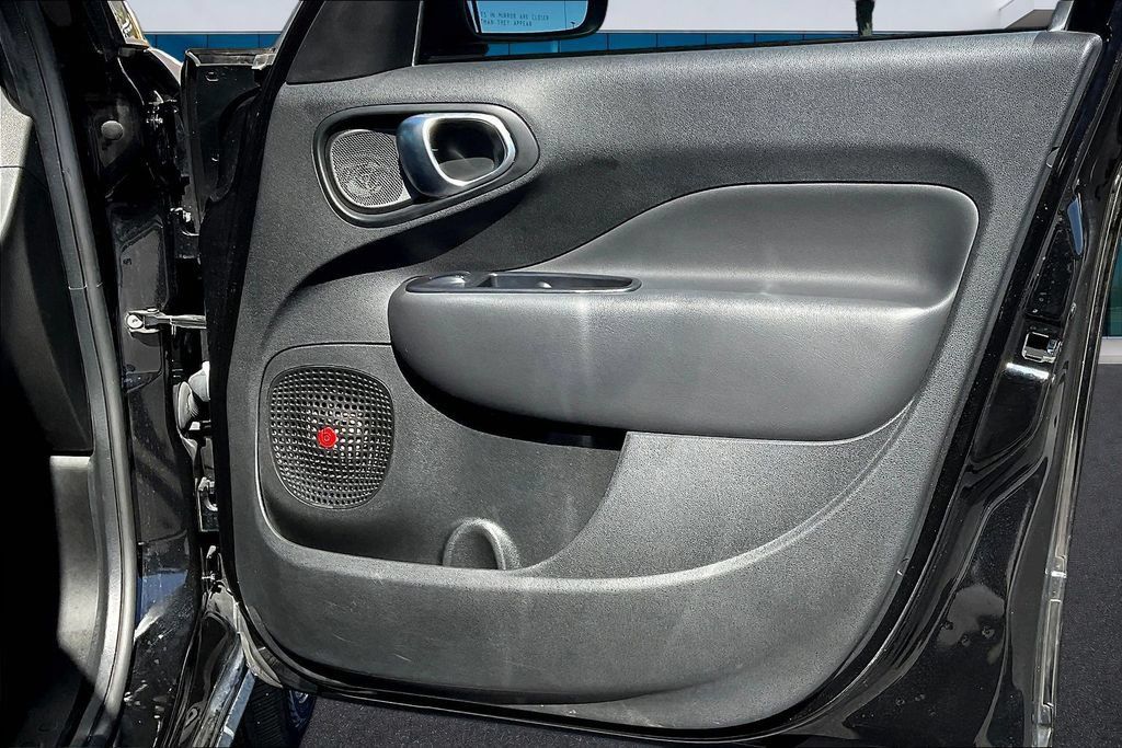 Used 2019 FIAT 500L Trekking FWD image 27