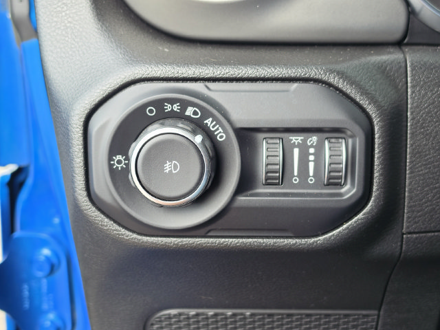 Used 2022 Jeep Wrangler Sport AWD/4WD image 30
