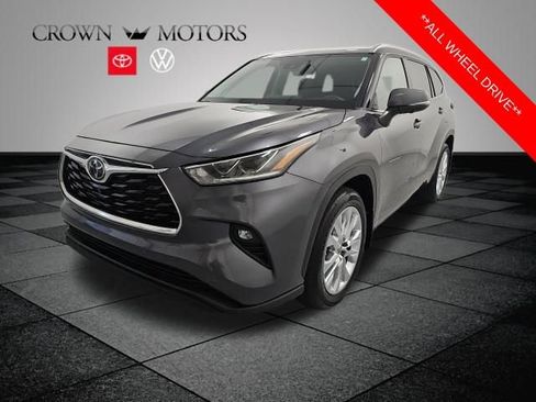 Used 2024 Toyota Highlander Limited AWD/4WD image 3