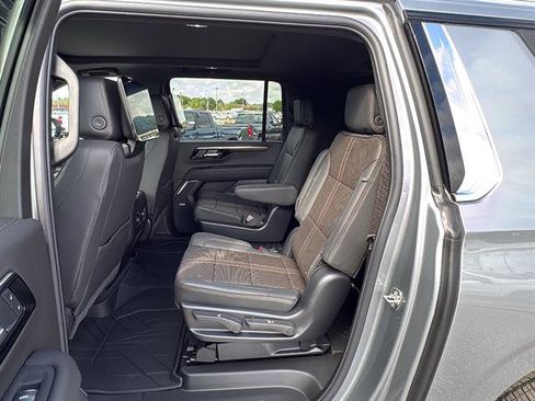 New 2026 Chevrolet Suburban High Country AWD/4WD image 17