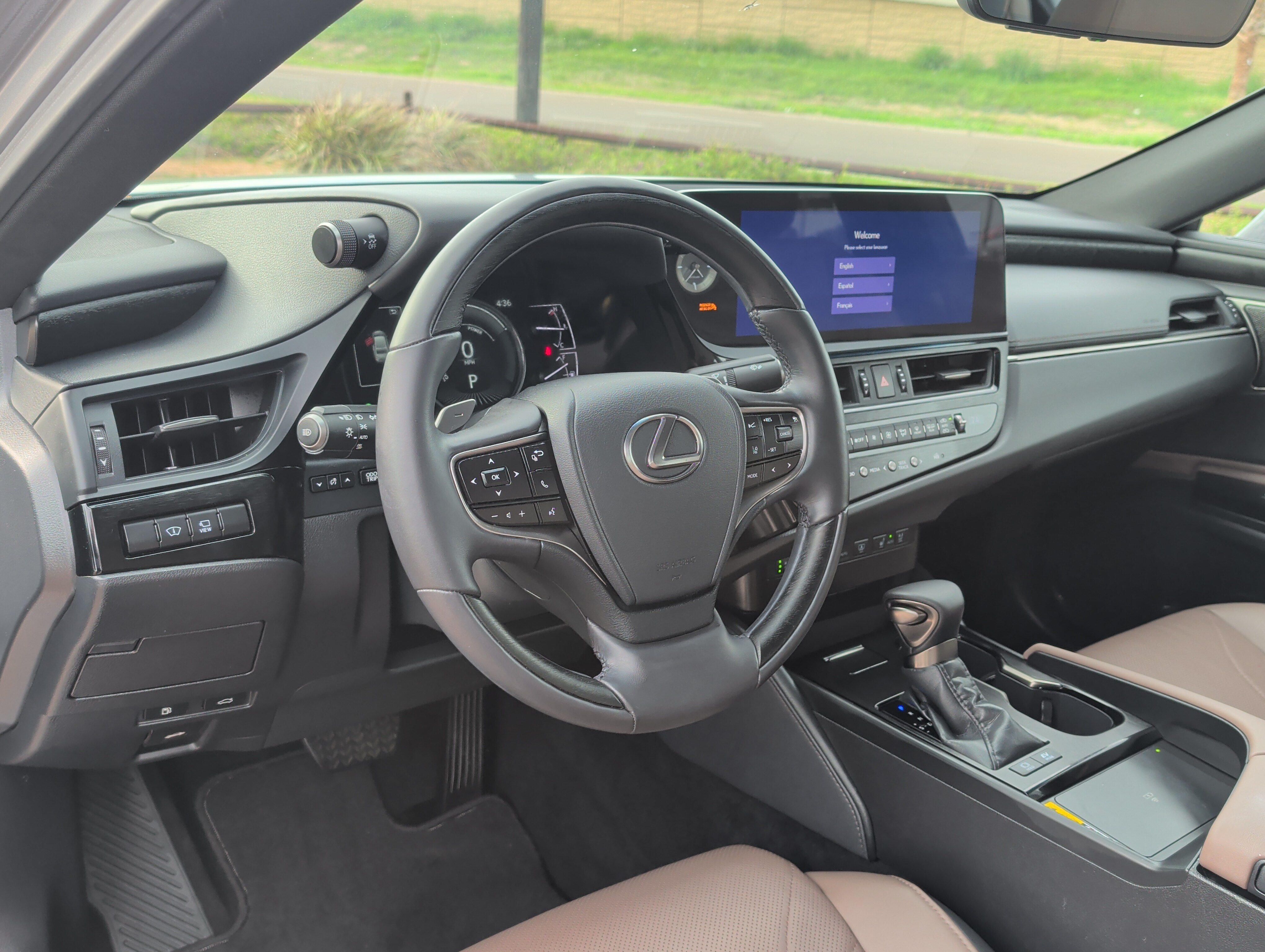 Used 2025 Lexus ES 300h Ultra Luxury w/ Accessory Package (Z1) FWD image 12