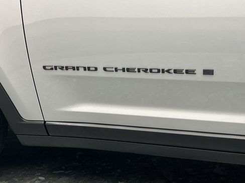 Used 2025 Jeep Grand Cherokee L Altitude AWD/4WD image 6