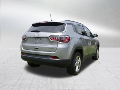 Used 2023 Jeep Compass Latitude AWD/4WD image 3