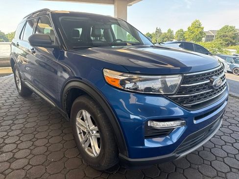 Used 2022 Ford Explorer XLT w/ Equipment Group 202A AWD/4WD image 4