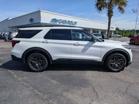 Used 2025 Ford Explorer ST-Line w/ ST-Line Street Pack AWD/4WD image 5